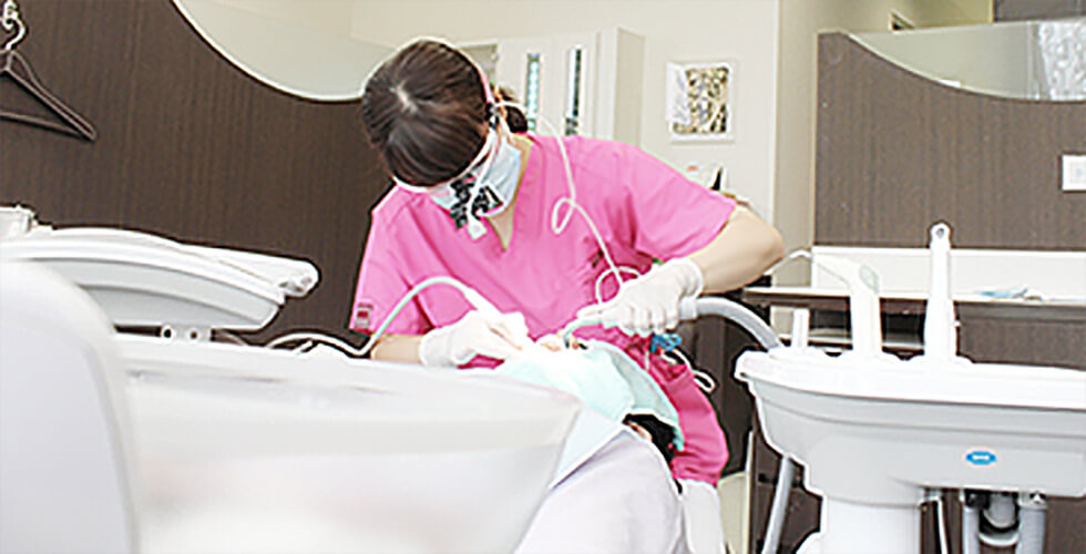 豊富なスタッフで歯の健康を守る安心の歯科衛生士担当制