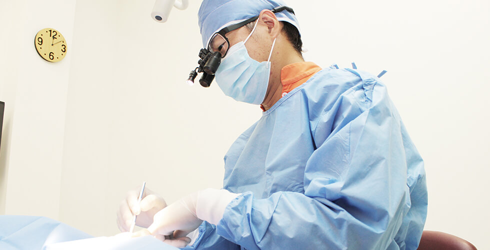 歯科用CTやマイクロスコープを完備院内で口腔外科手術に対応可能